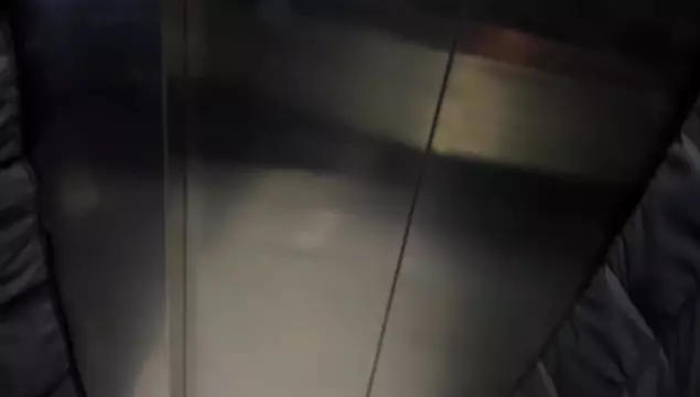 Молодая красотка сексом оплатила свой онлайн заказ