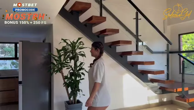 Сводный брат удивил меня и сунул член в жопу