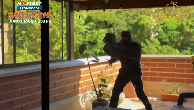 Вор вломился в мой дом и заставил сосать хуй и трахаться