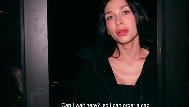 Угостил молодую незнакомку вином, а потом и членом