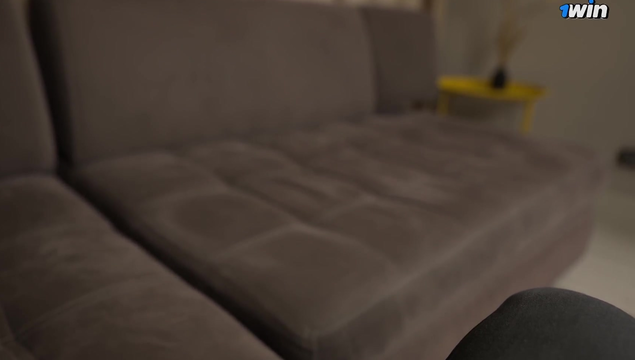 Обкончал лицо матери своей девушки после того, как выебал