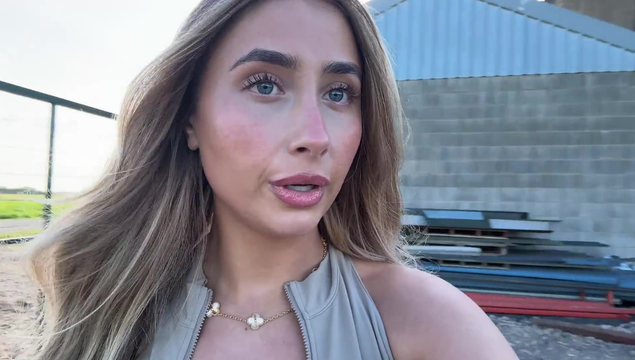 Похотливая молодая сука Lily Phillips изменяет своему парню с дальнобойщиком