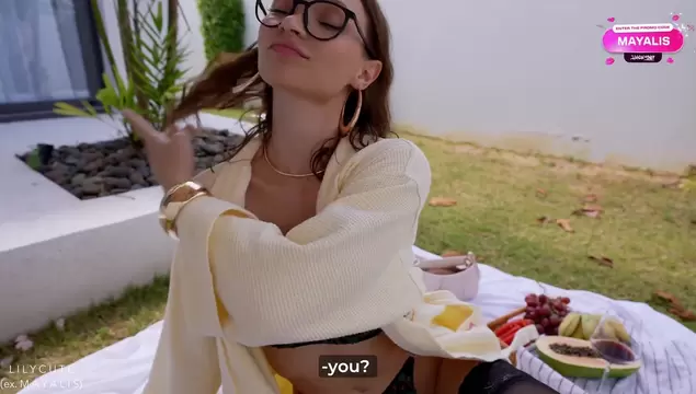 Я трахнул молодую мачеху на пикнике, пока отчим был на работе