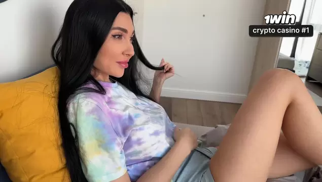 Я уже вся мокрая внизу – может уже трахнешь меня?