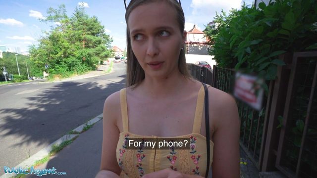 Заплатил молодой девчонке, чтобы хуй пососала, и в пизду дала